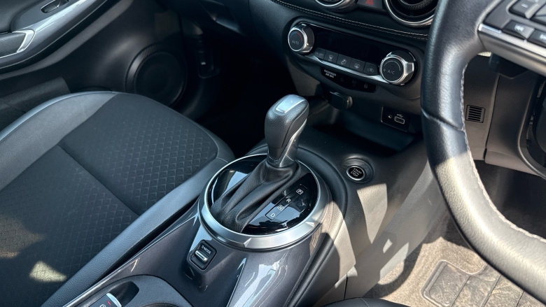 Nissan Juke 1.0 DiG-T 114 N-Connecta 5dr DCT Petrol Hatchback